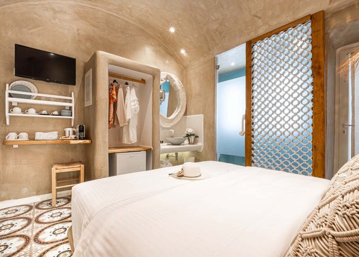 Ammos Deluxe Double Room AmazeU