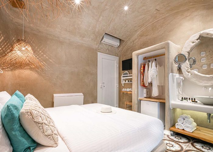 Ammos Deluxe Double Room AmazeU