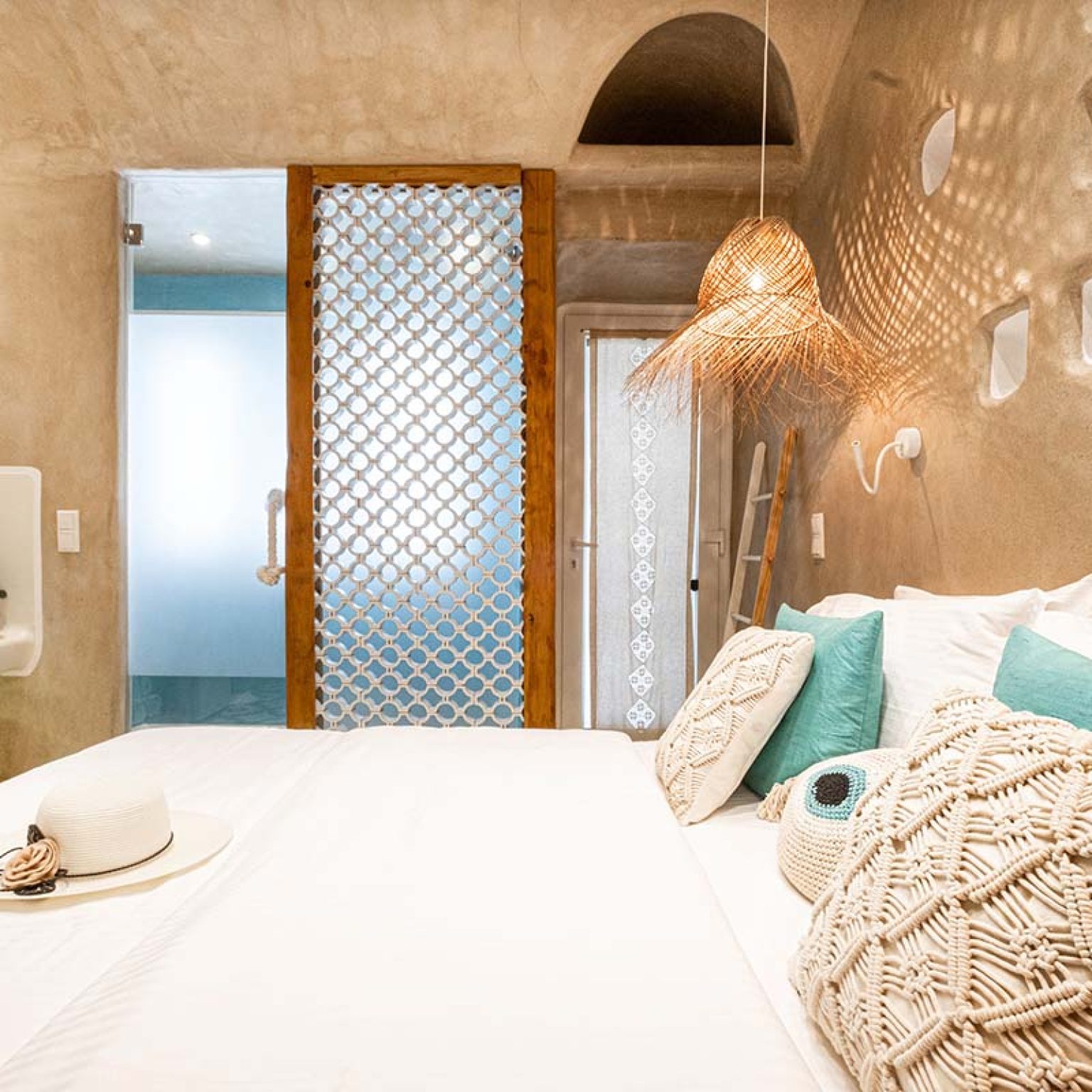 AmazeU luxury suites