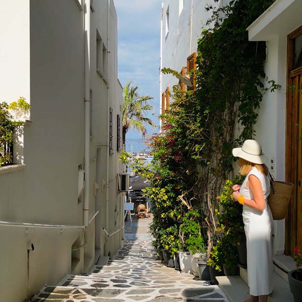 Contact AmazeU luxury suites