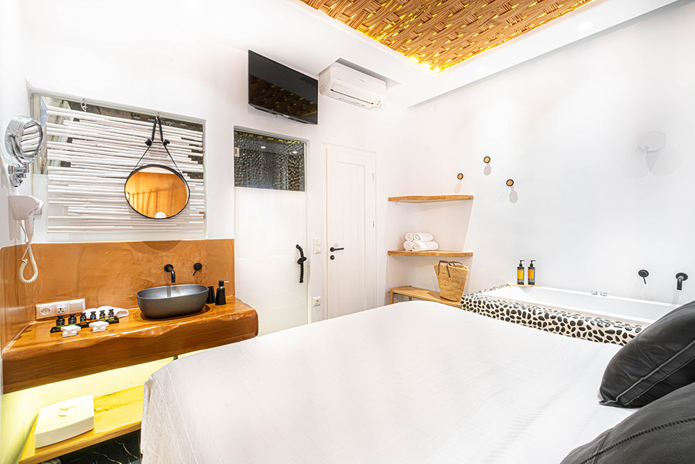 AmazeU in Chora Naxos